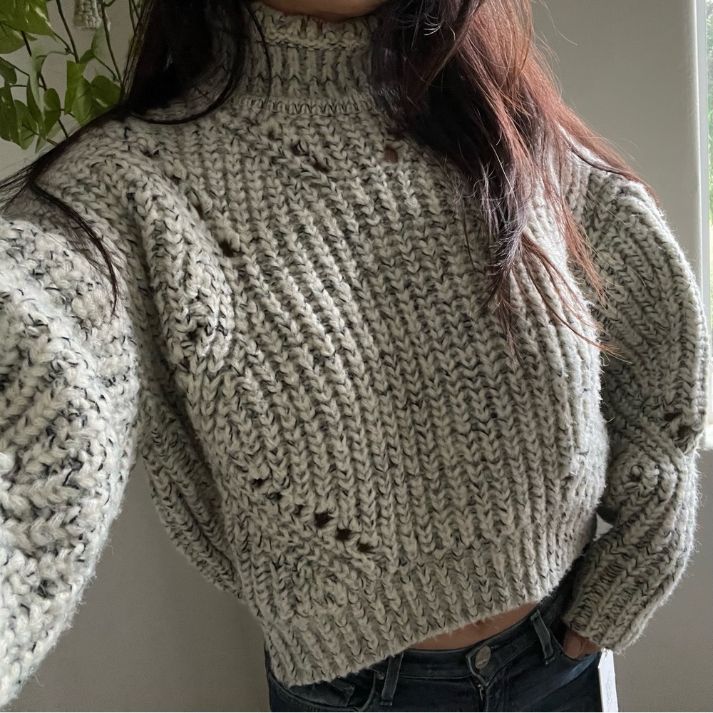 CHUNKY KNIT CROPPED SWEATER